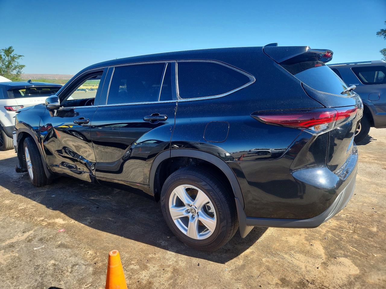 2024 TOYOTA HIGHLANDER LE — снимка 2