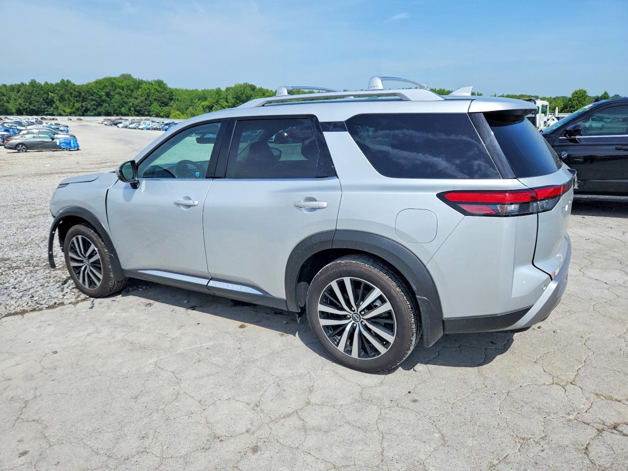 2025 NISSAN PATHFINDER PLATINUM — снимка 2
