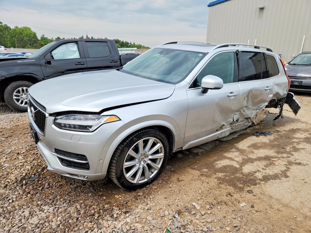 2017 VOLVO XC90 T6