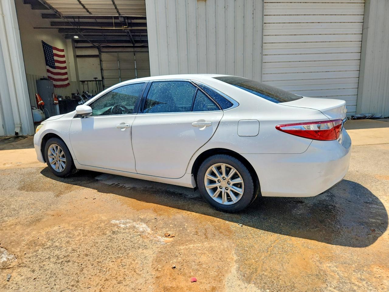 2016 TOYOTA CAMRY LE — снимка 2
