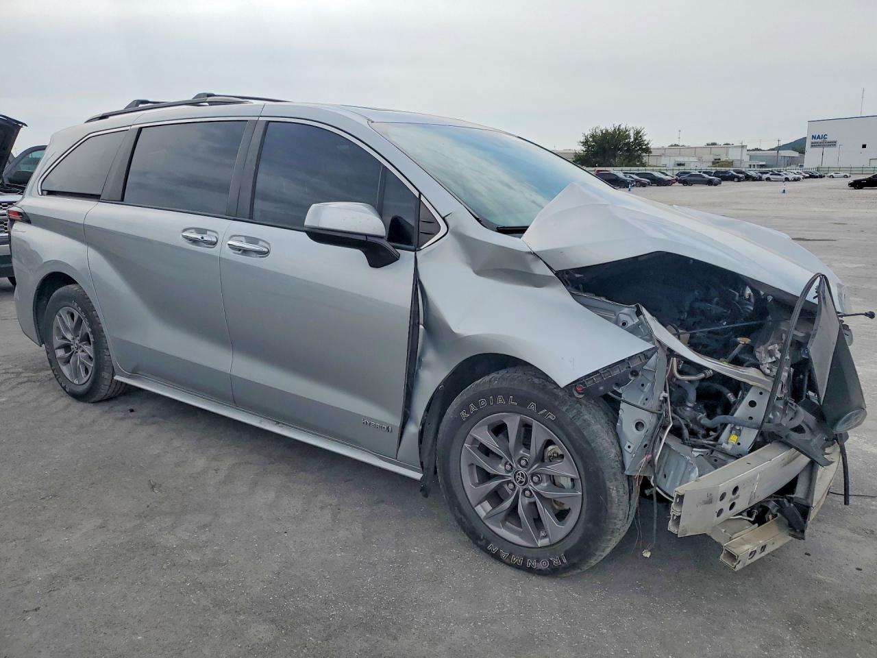 2021 TOYOTA SIENNA XLE — снимка 4