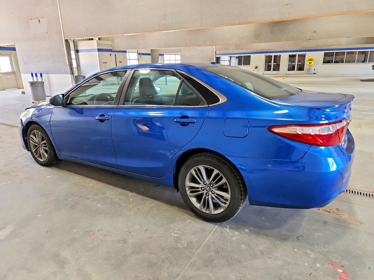 2017 TOYOTA CAMRY SE — снимка 2