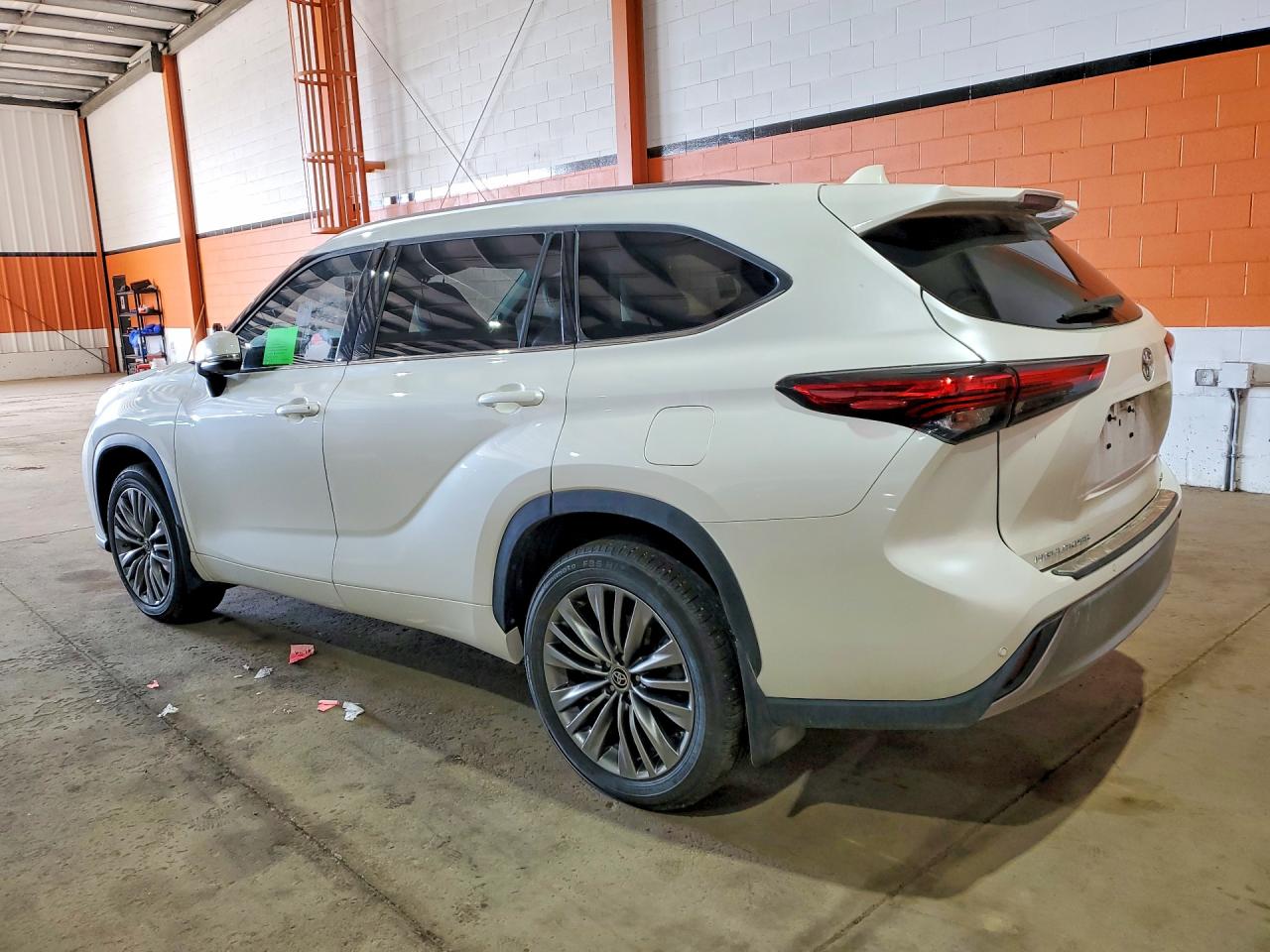 2020 TOYOTA HIGHLANDER LIMITED V6 4DR AWD — снимка 2