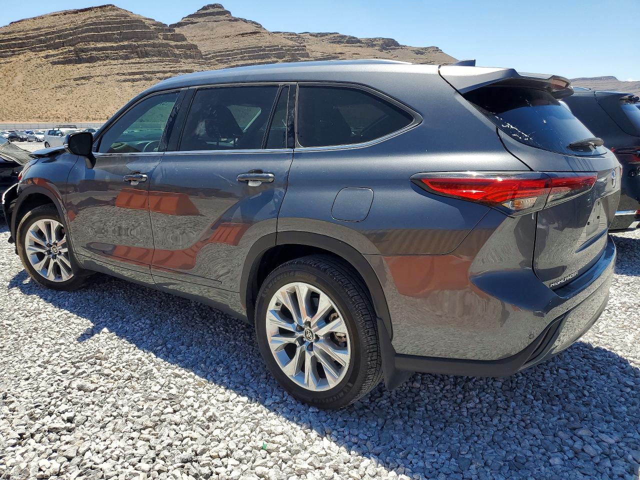 2022 TOYOTA HIGHLANDER LIMITED — снимка 2