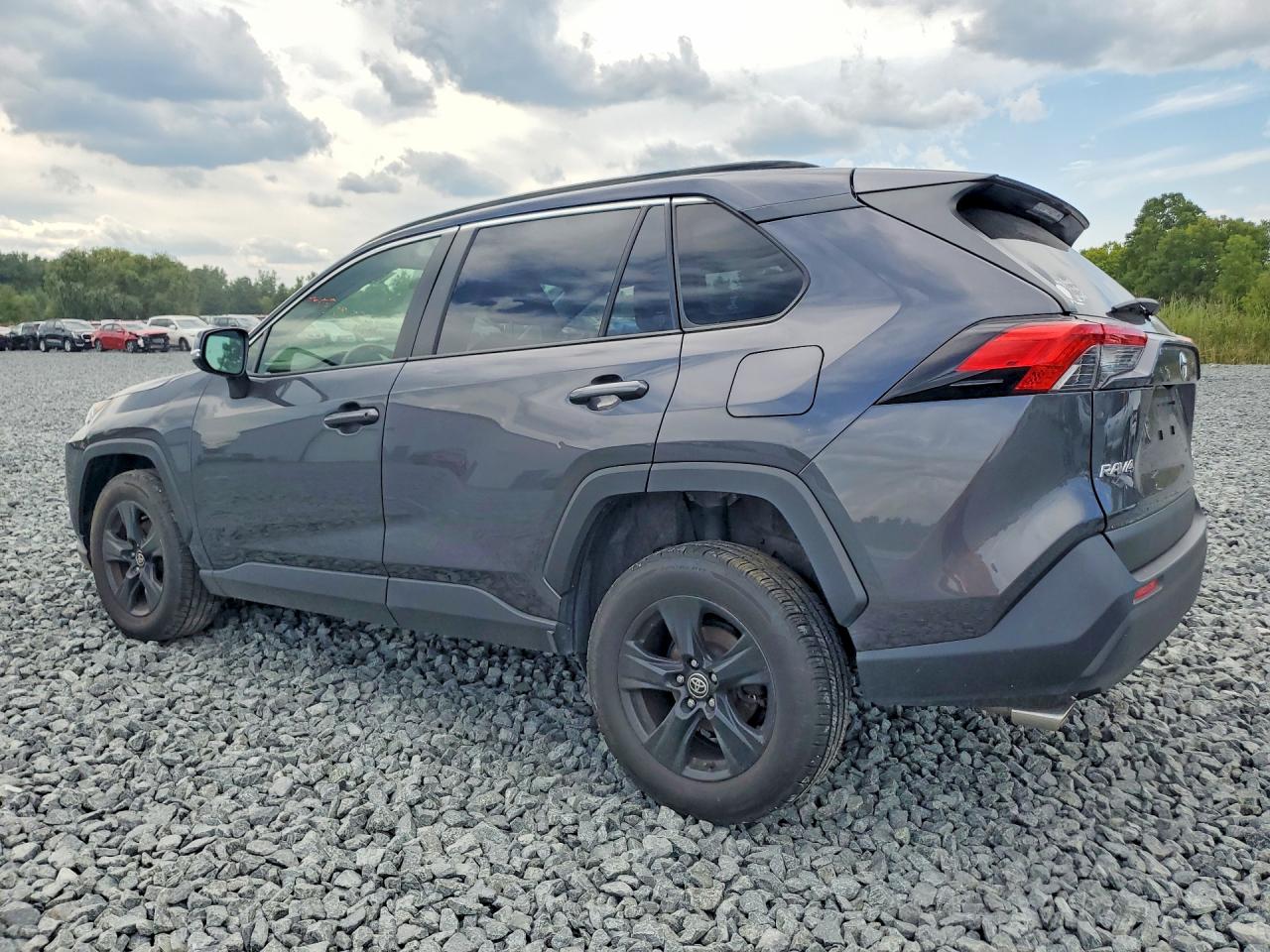 2020 TOYOTA RAV4 XLE — снимка 2