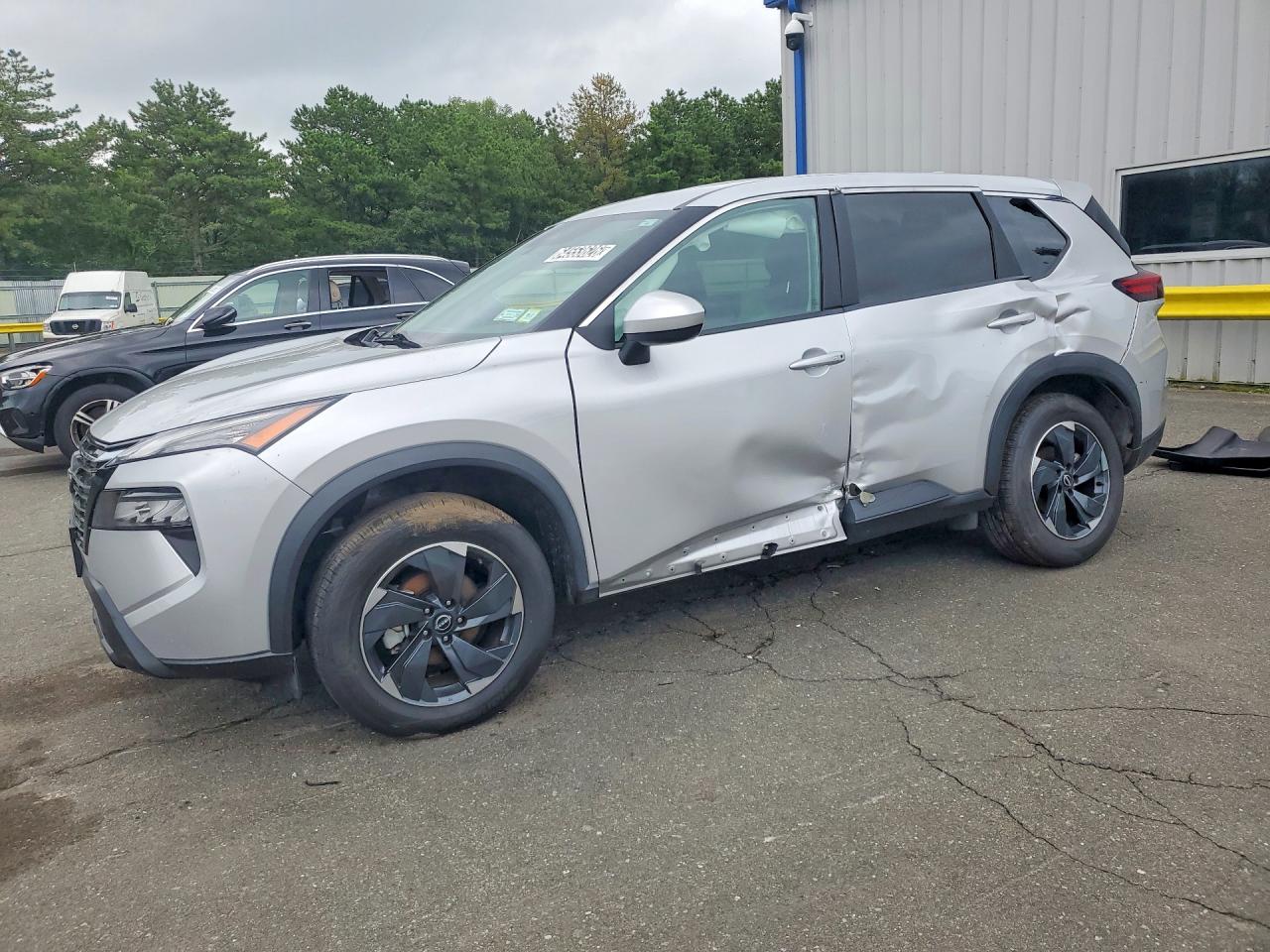 2024 NISSAN ROGUE SV