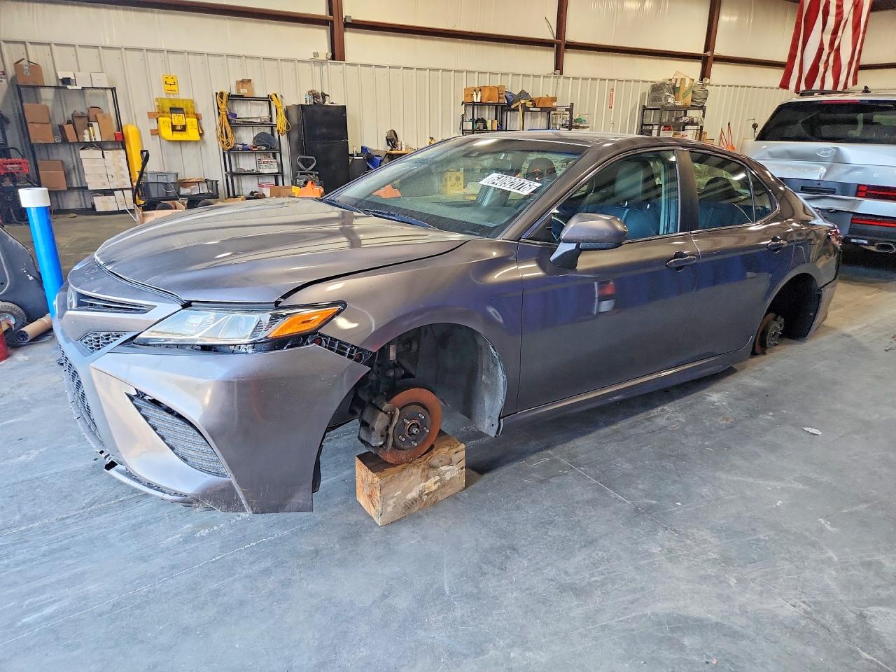 2018 TOYOTA CAMRY SE