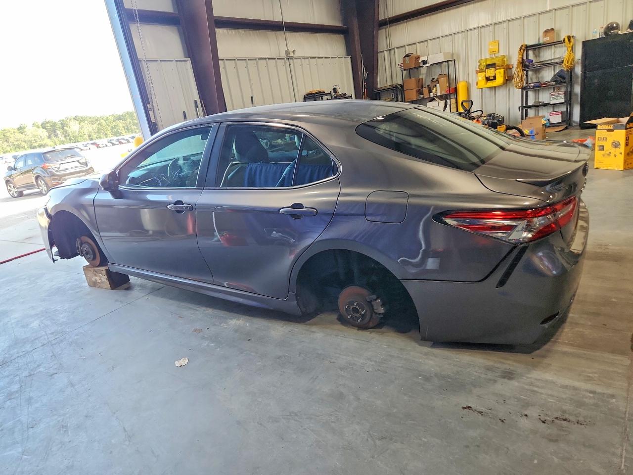 2018 TOYOTA CAMRY SE — снимка 2