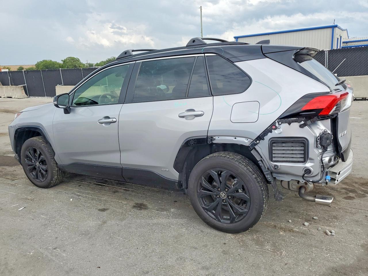 2025 TOYOTA RAV4 XSE — снимка 2