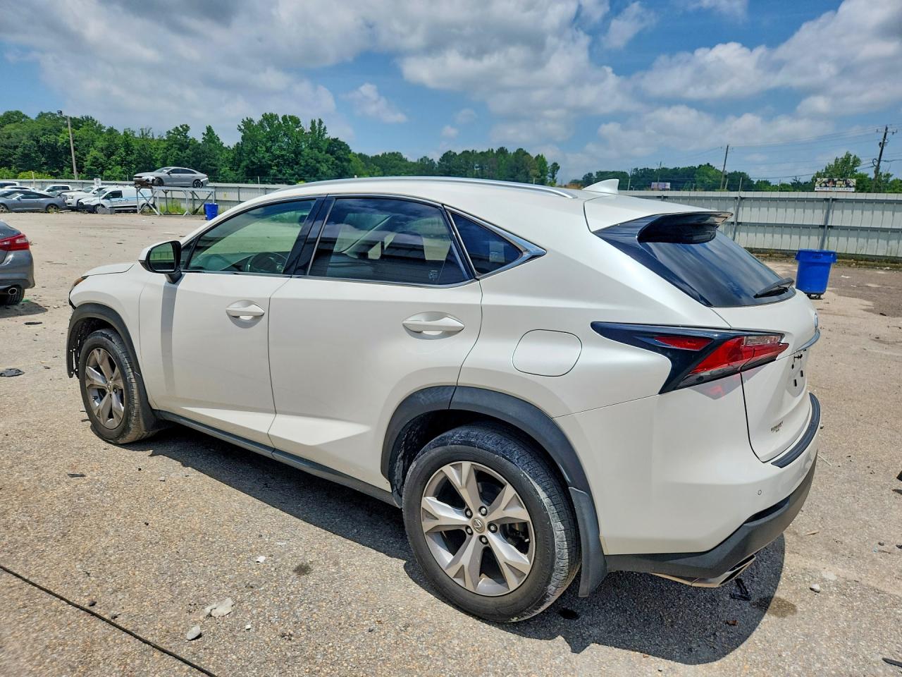 2017 LEXUS NX 200T BASE — снимка 2