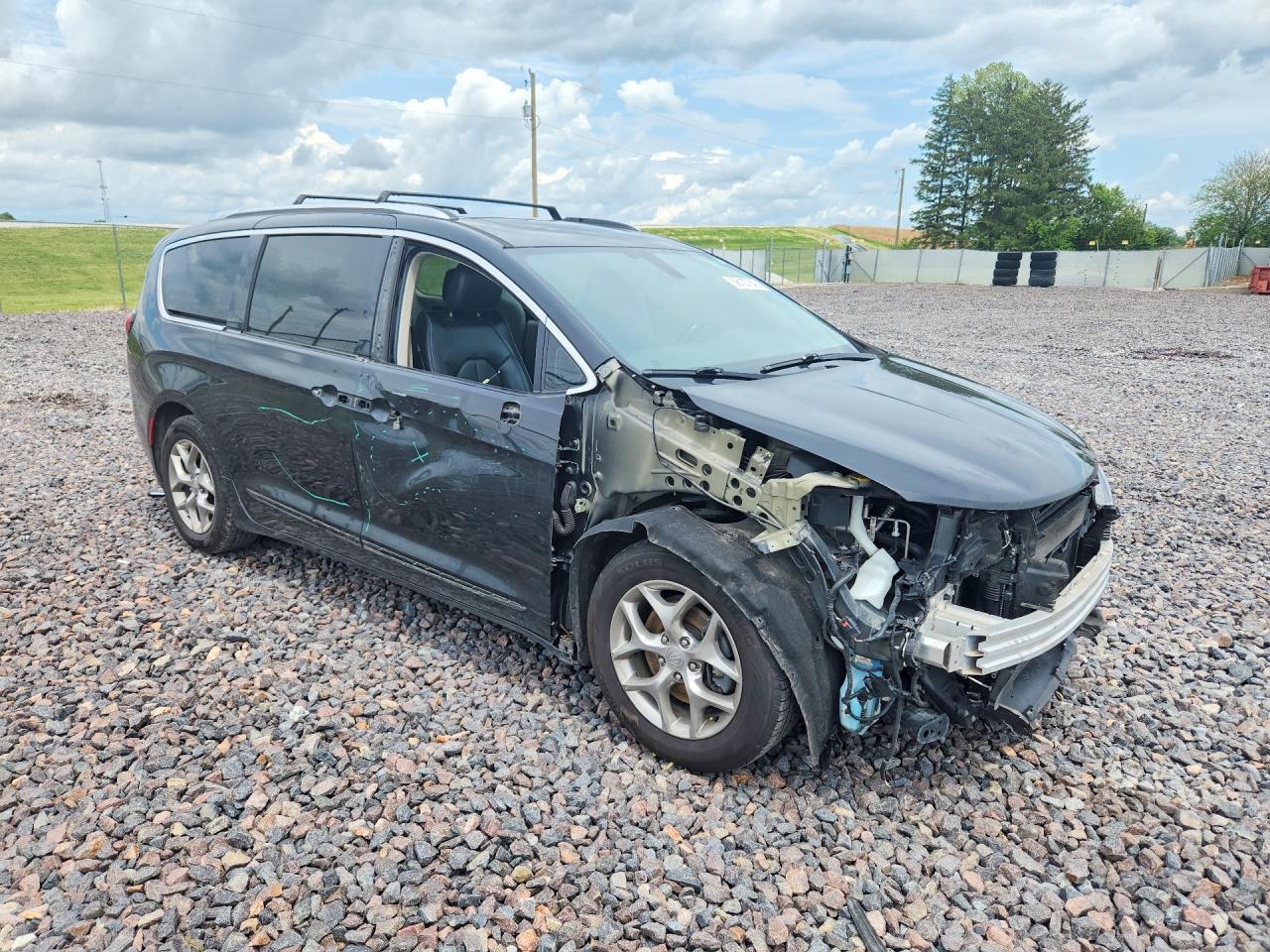 2019 CHRYSLER PACIFICA LIMITED — снимка 4