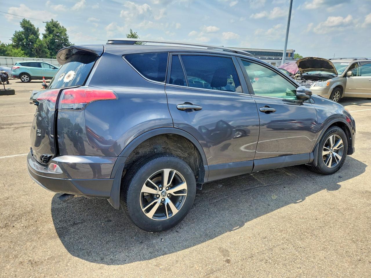 2018 TOYOTA RAV4 XLE — снимка 3