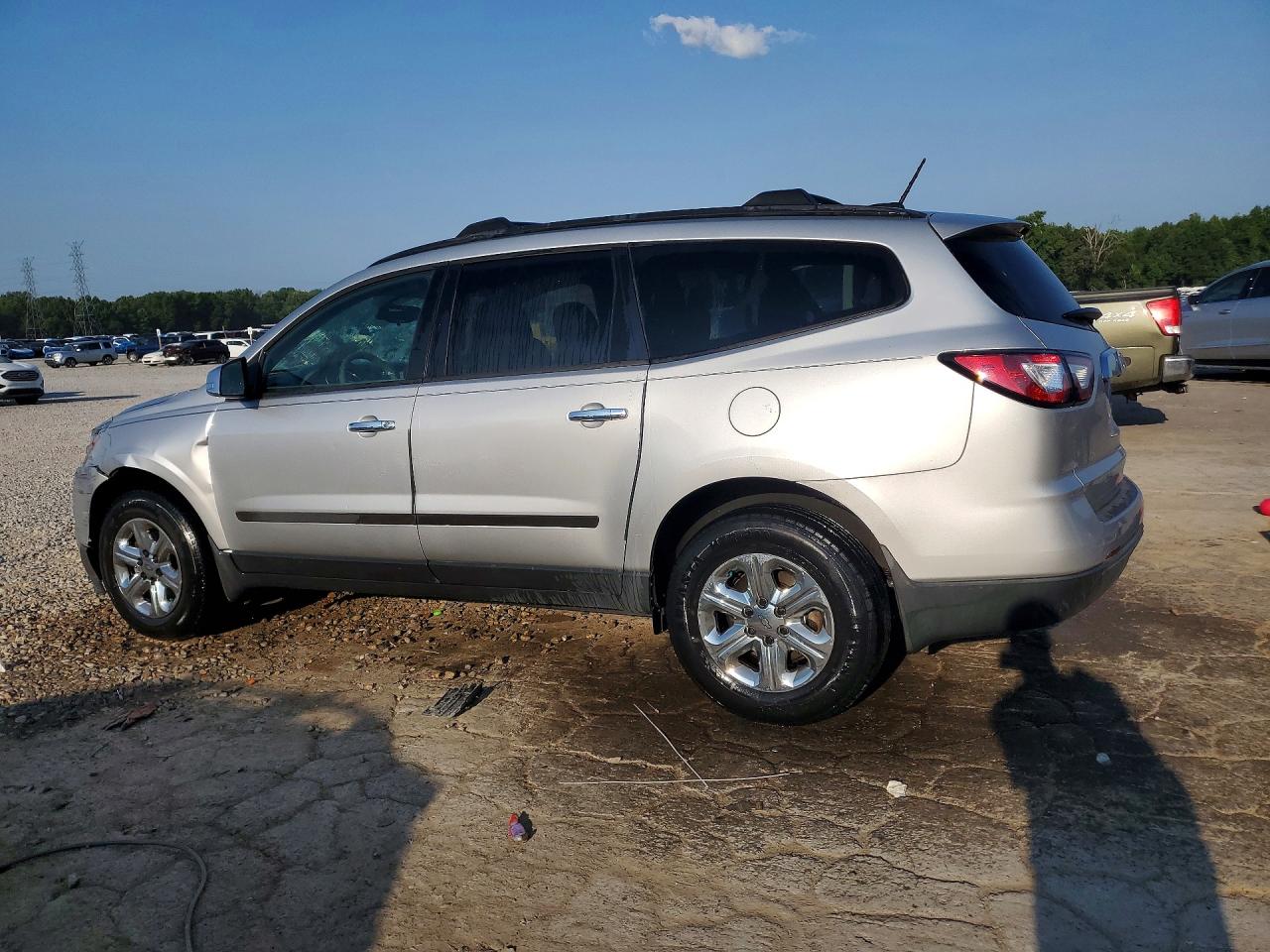 2016 CHEVROLET TRAVERSE LS — снимка 2