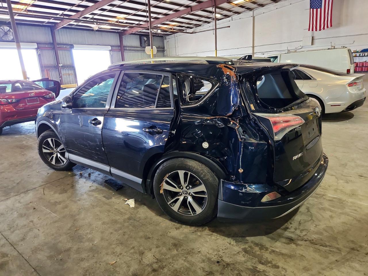 2017 TOYOTA RAV4 XLE — снимка 2