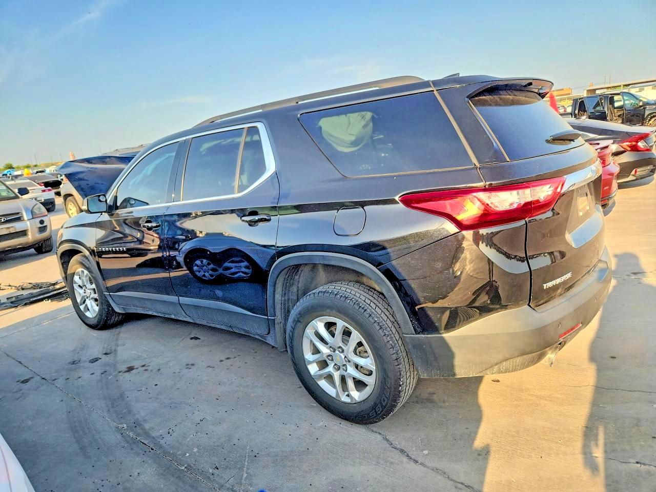 2021 CHEVROLET TRAVERSE LT — снимка 2