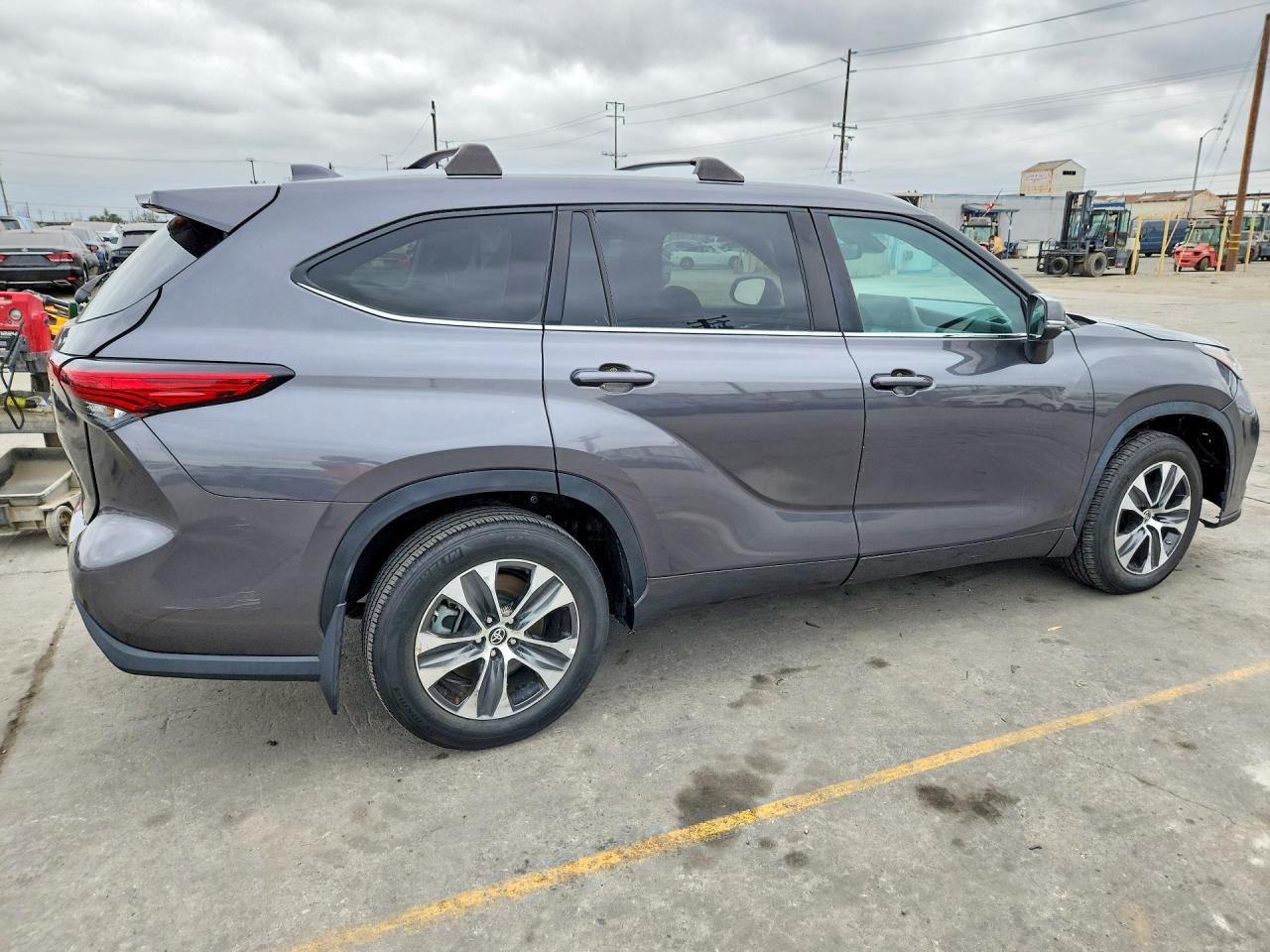 2023 TOYOTA HIGHLANDER XLE — снимка 3