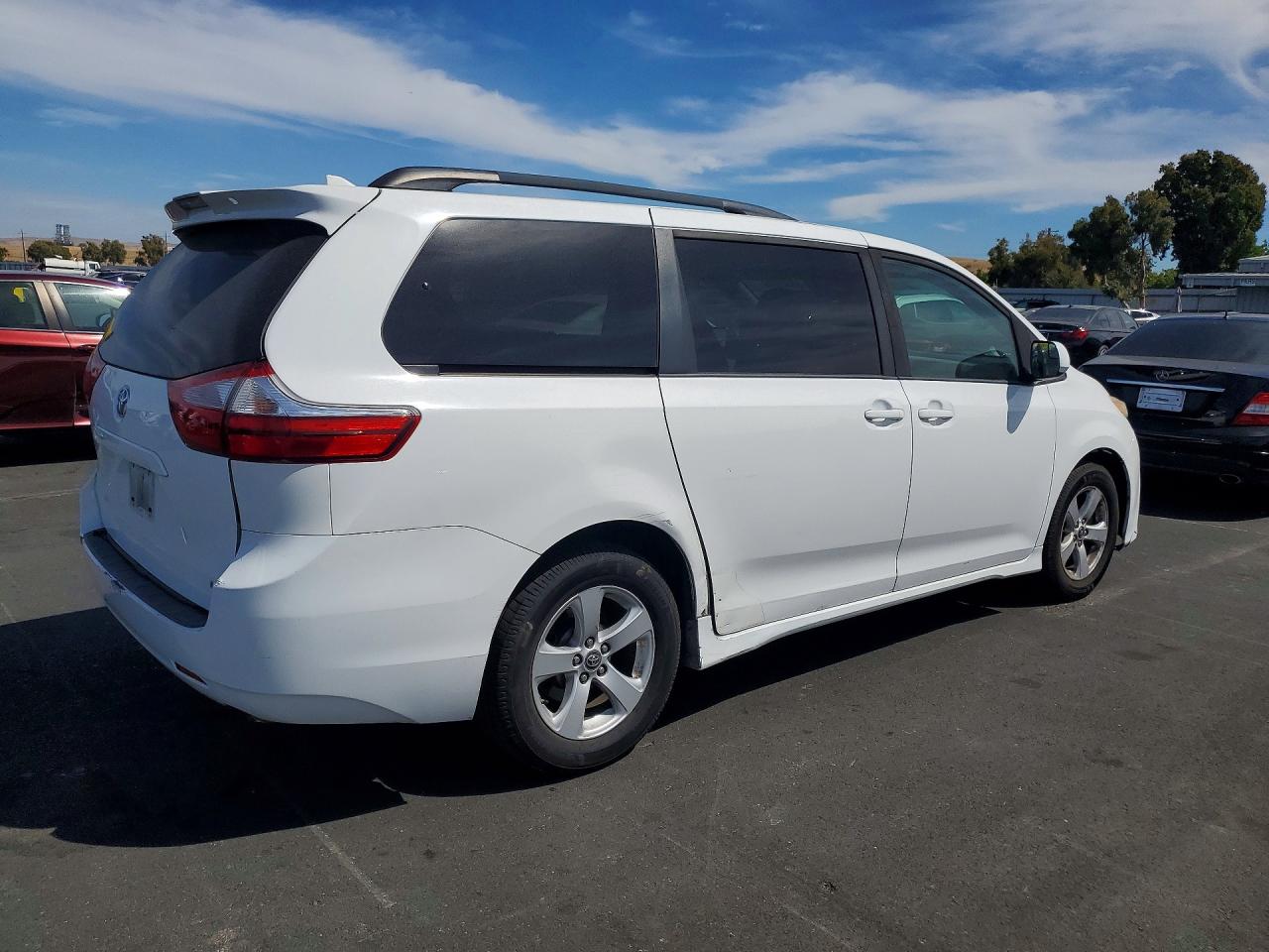 2019 TOYOTA SIENNA LE — снимка 3