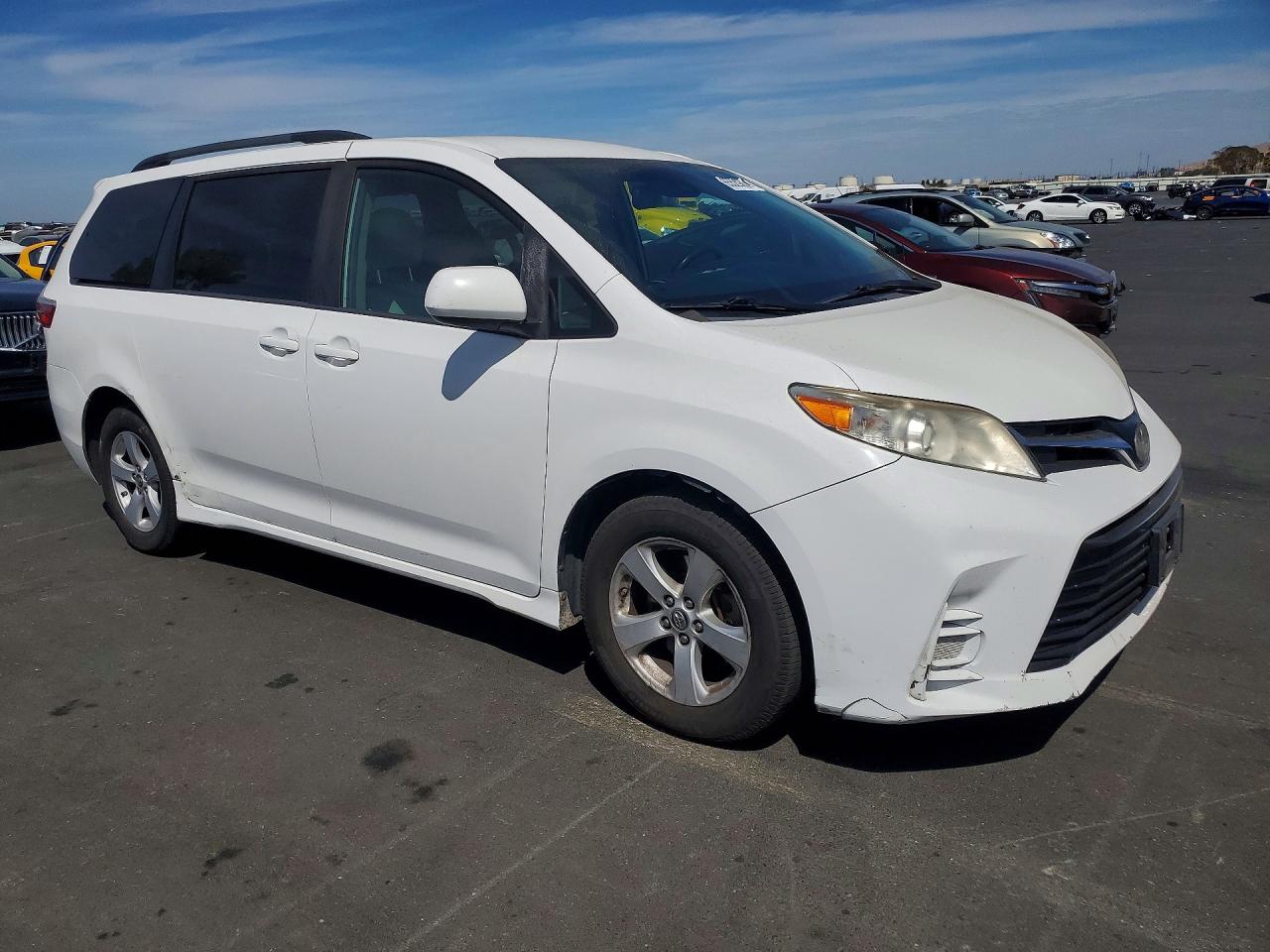 2019 TOYOTA SIENNA LE — снимка 4
