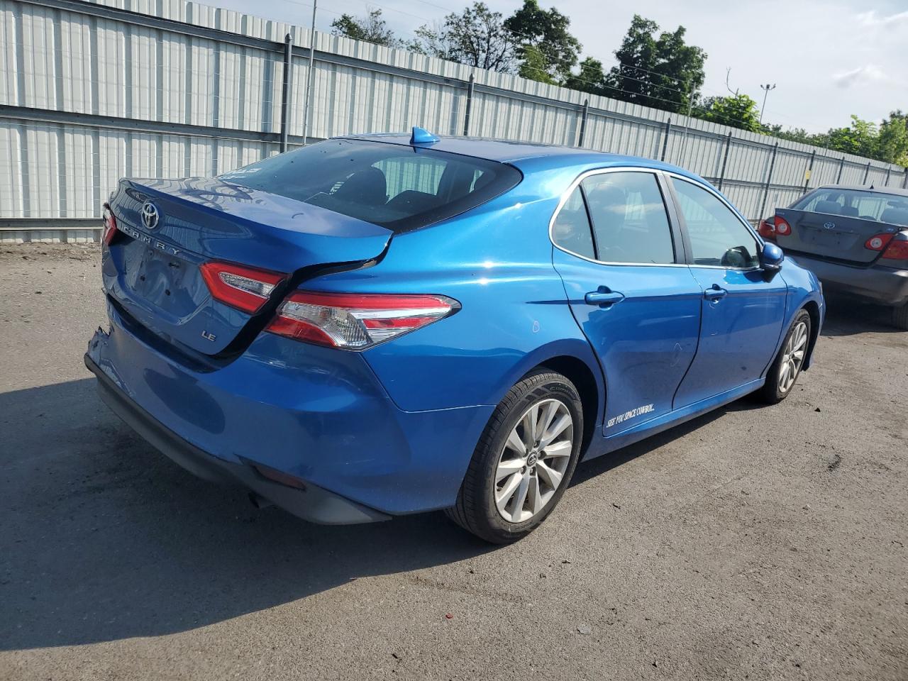 2019 TOYOTA CAMRY L — снимка 3