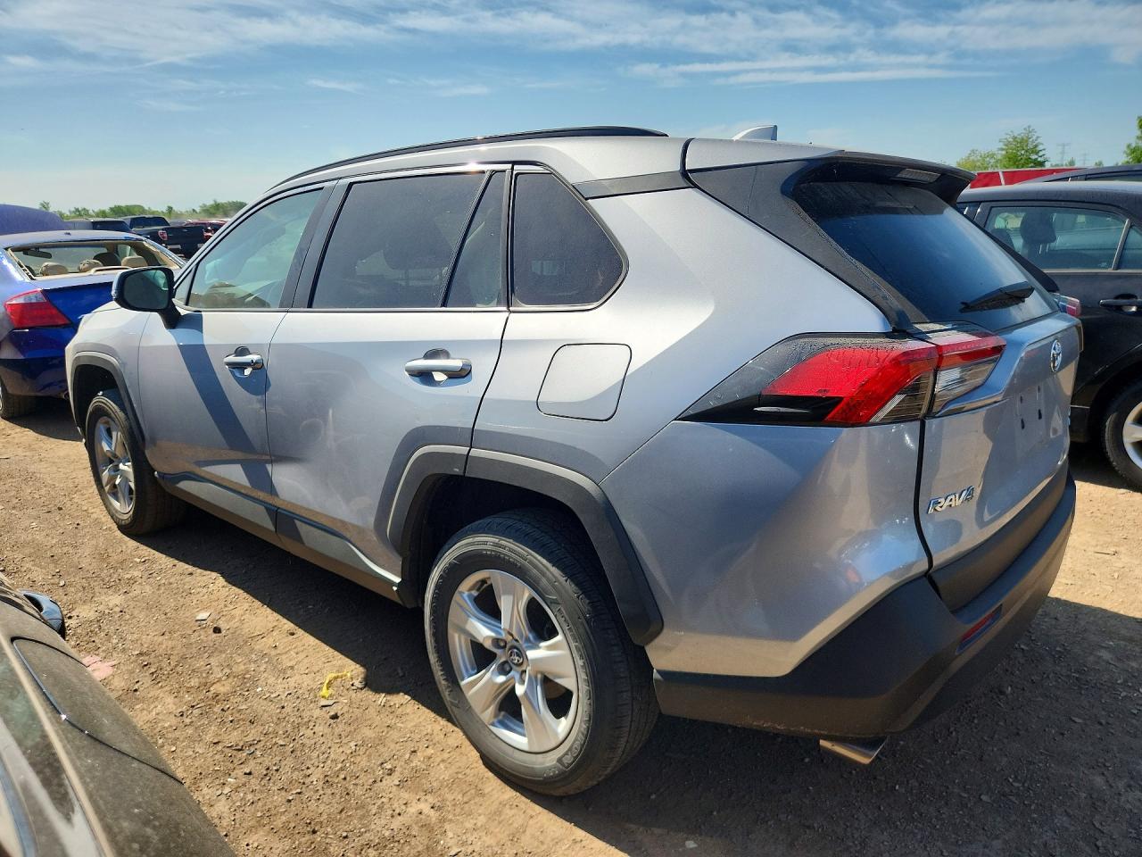 2020 TOYOTA RAV4 XLE — снимка 2