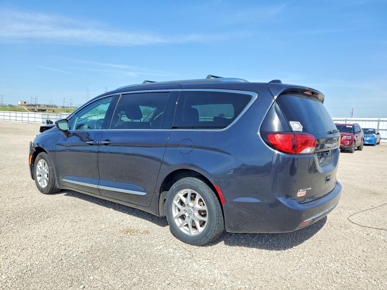 2020 CHRYSLER PACIFICA TOURING L — снимка 2