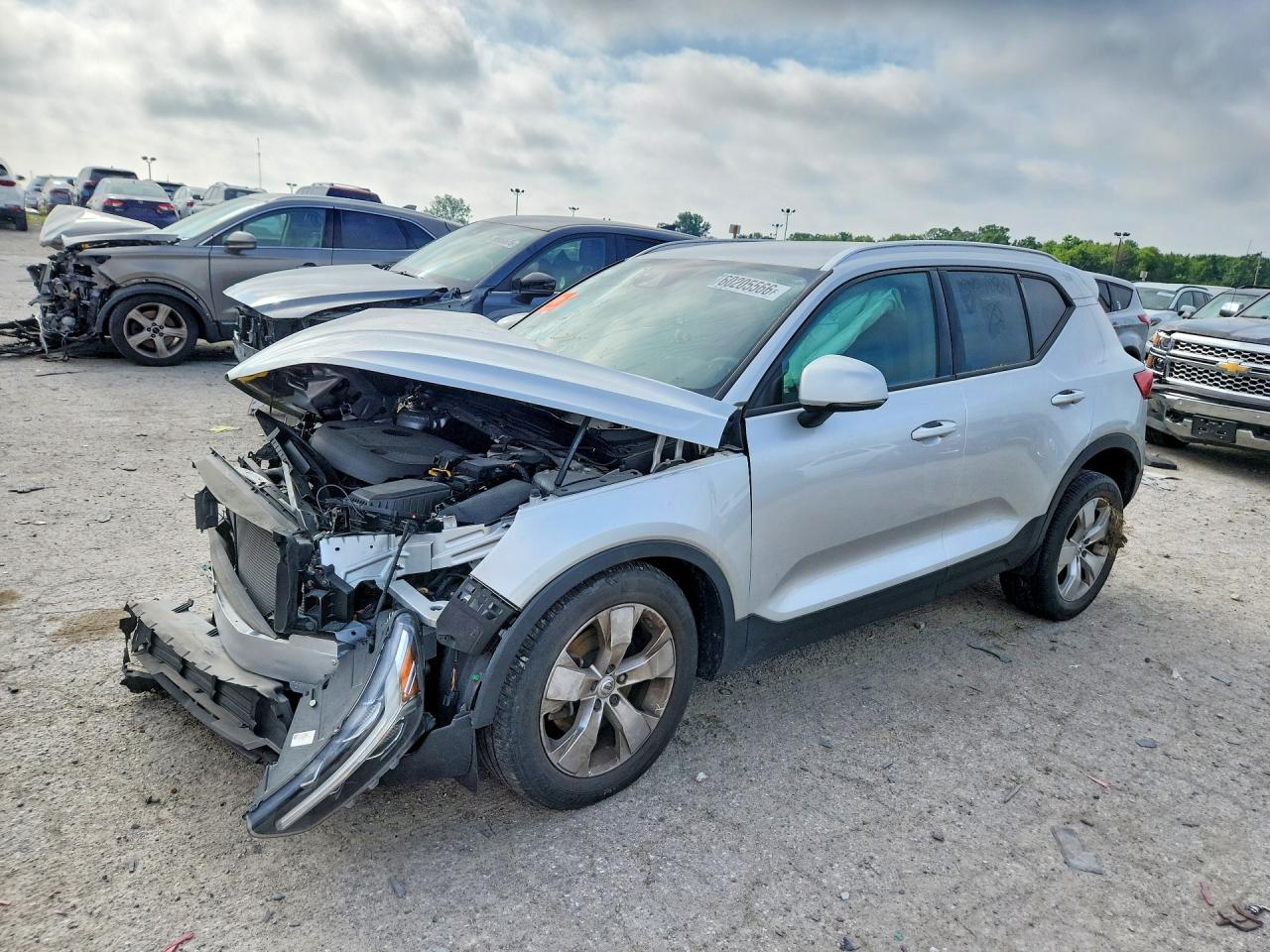 2019 VOLVO XC40 T4 MOMENTUM