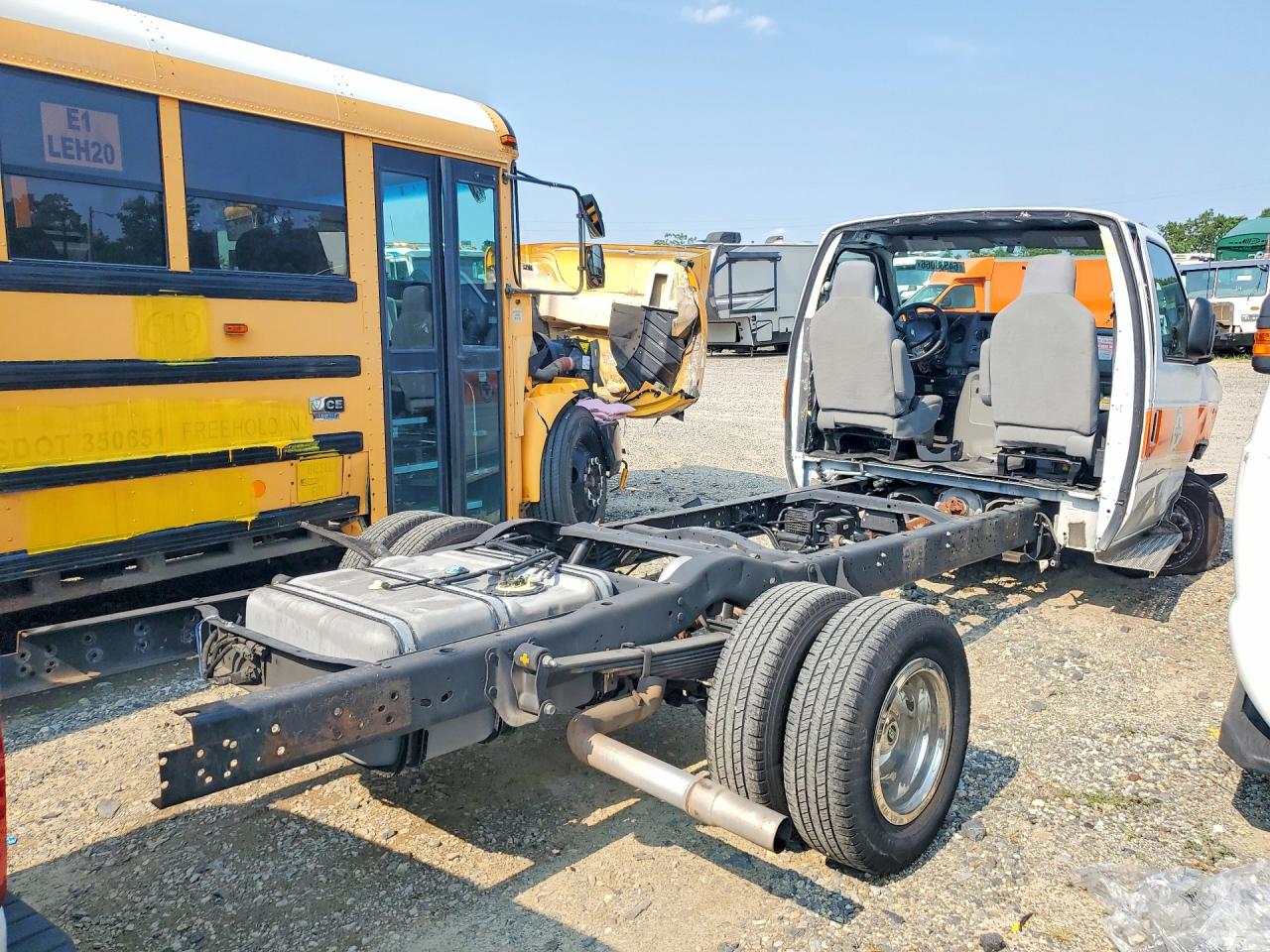 2025 FORD ECONOLINE E450 SUPER DUTY CUTAWAY VAN — снимка 3