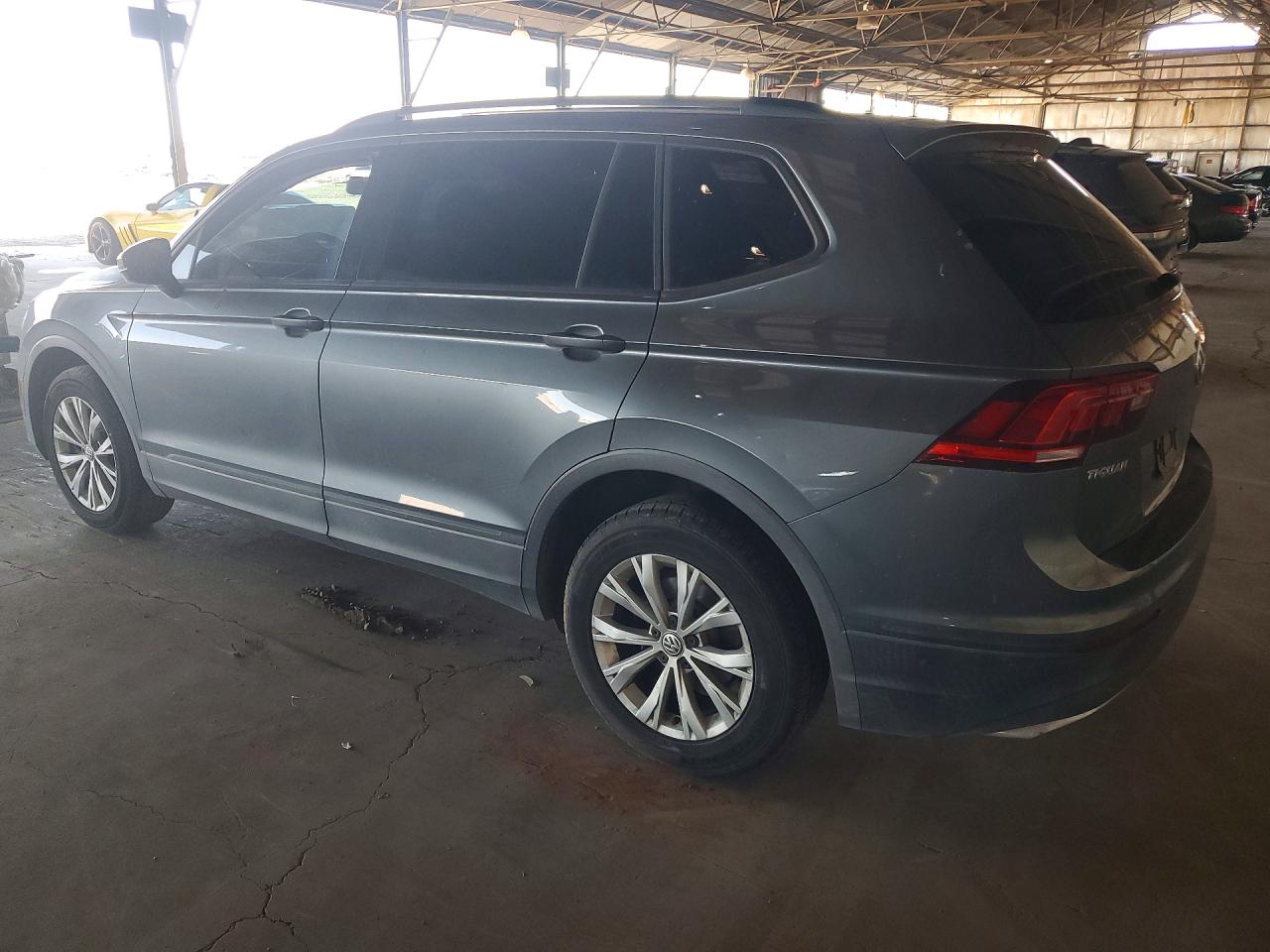 2019 VOLKSWAGEN TIGUAN S — photo 2