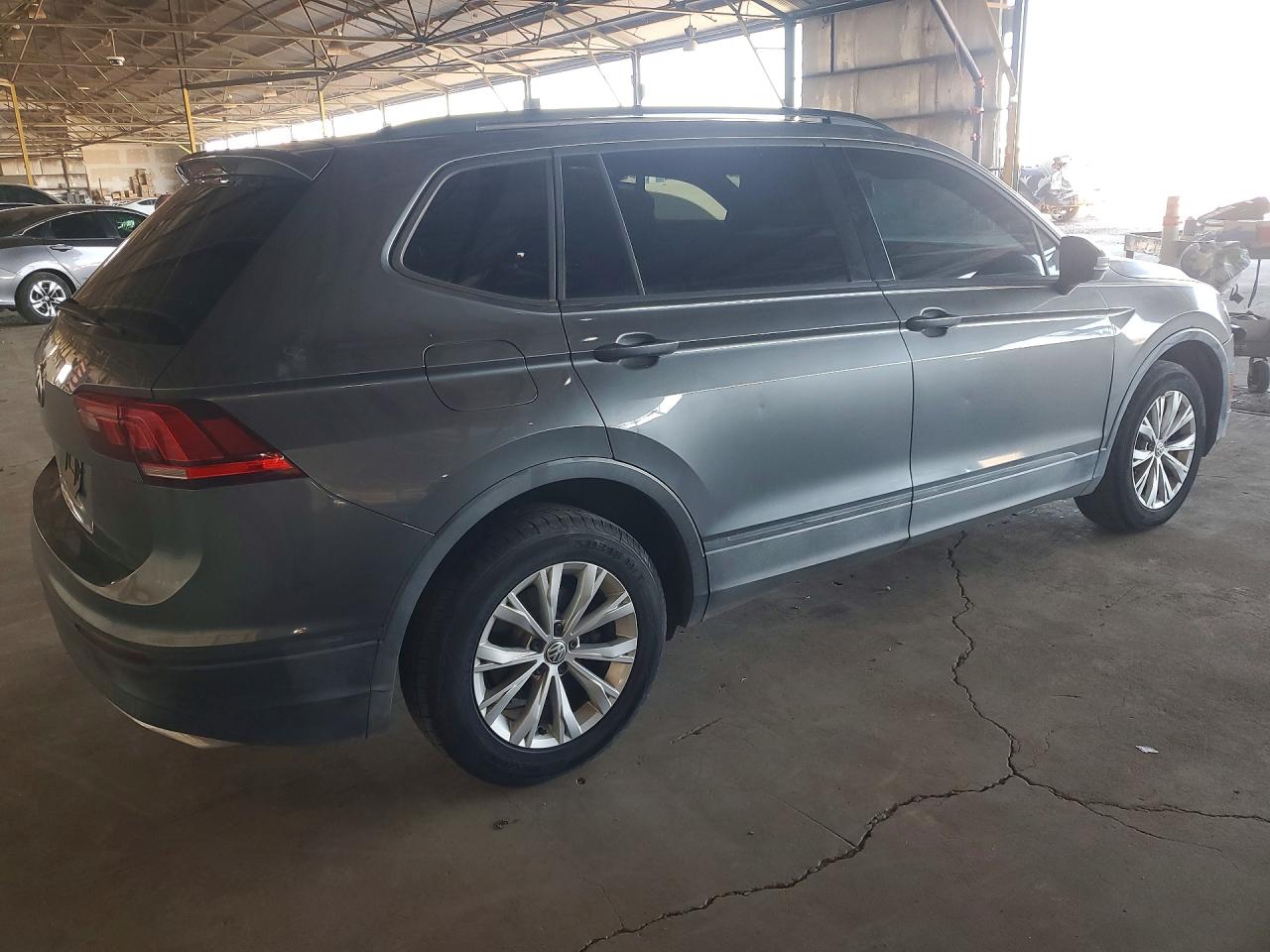 2019 VOLKSWAGEN TIGUAN S — photo 3