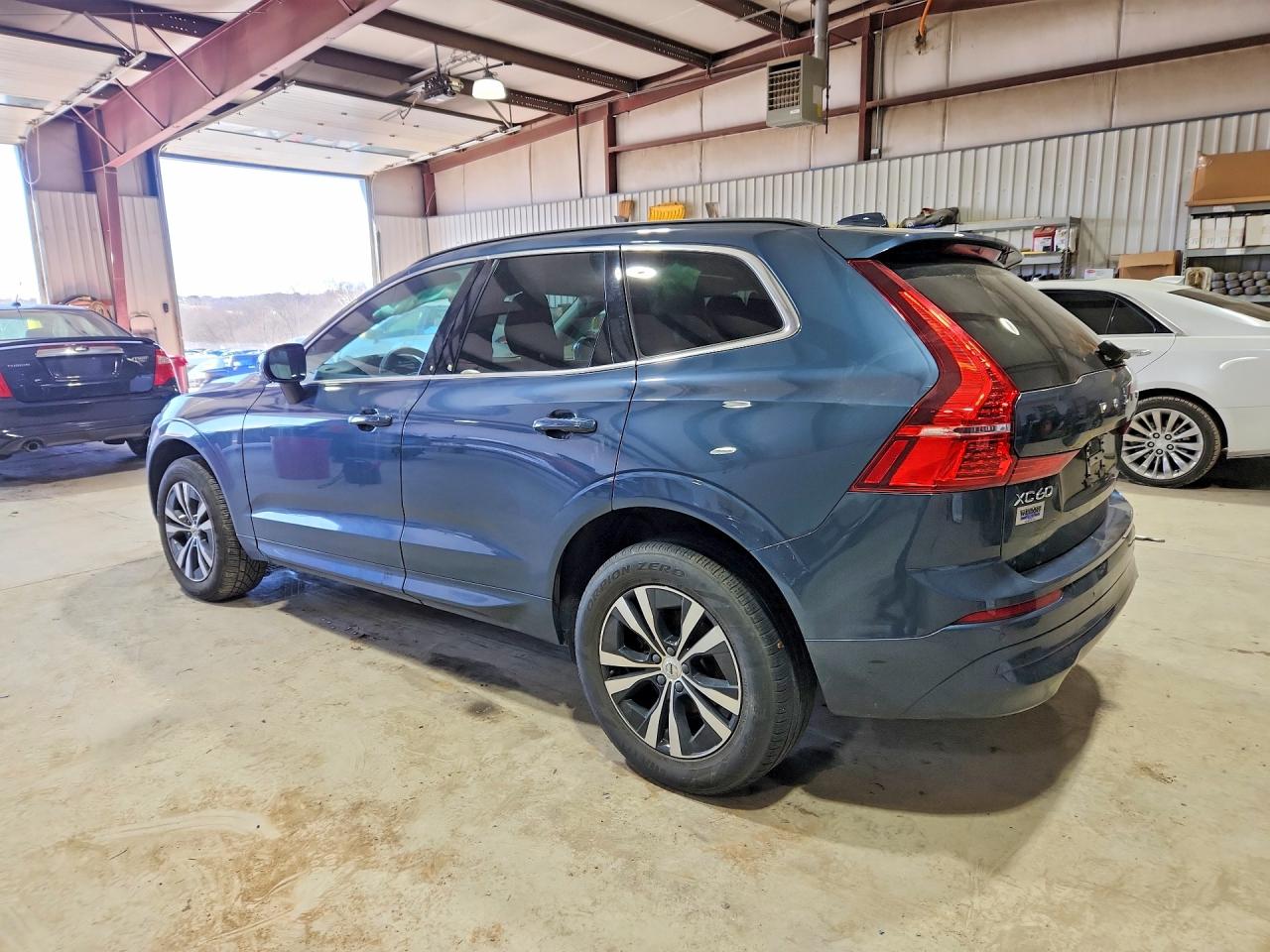 2023 VOLVO XC60 CORE — снимка 2