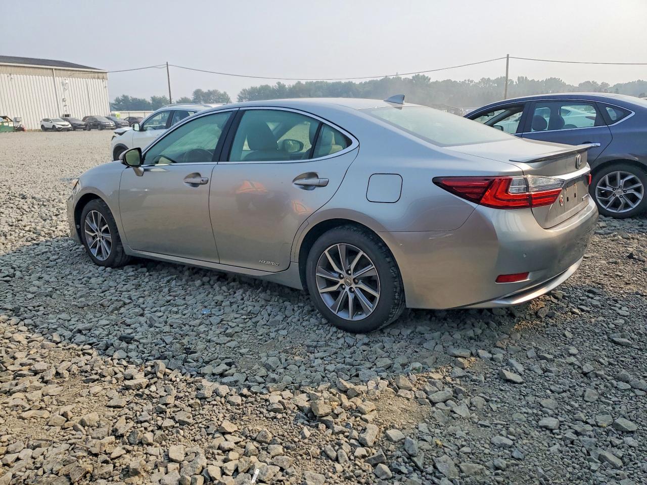2016 LEXUS ES 300H — снимка 2