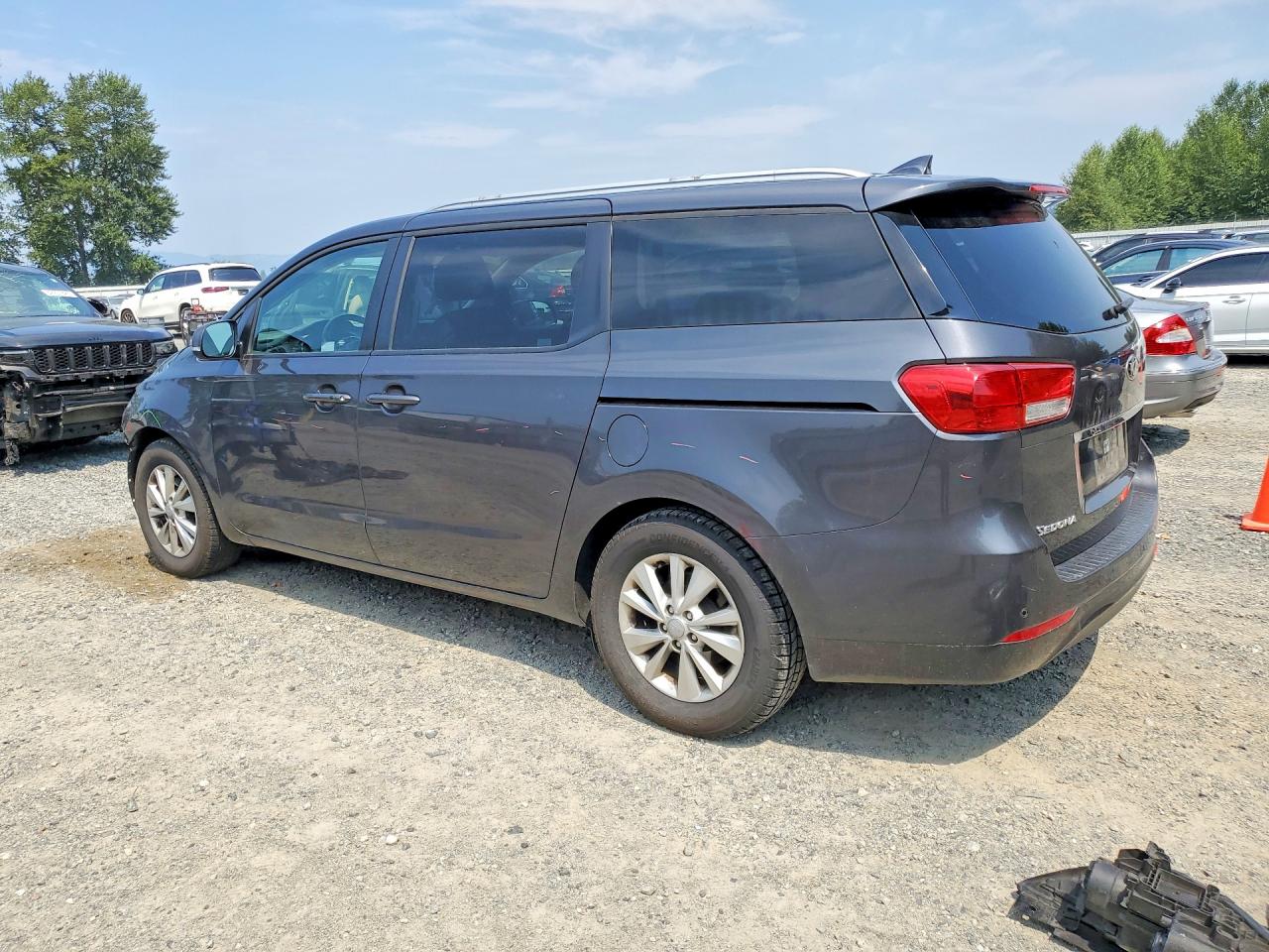 2017 KIA SEDONA LX — снимка 2