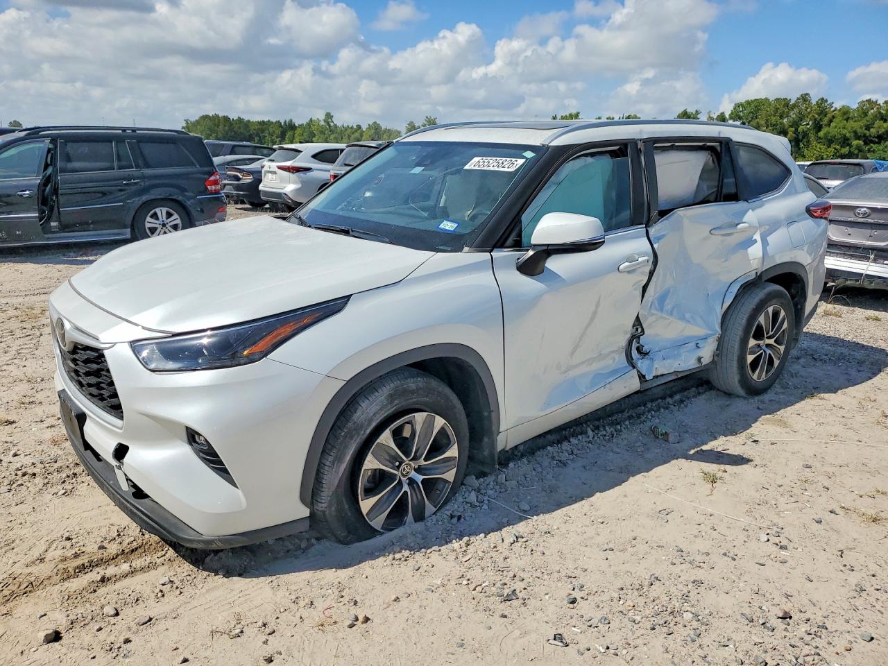 2023 TOYOTA HIGHLANDER XLE