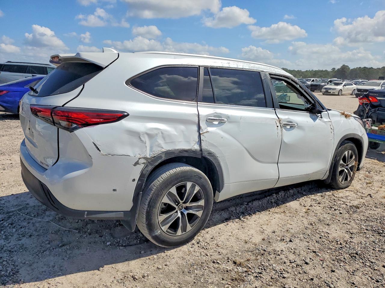 2023 TOYOTA HIGHLANDER XLE — снимка 3