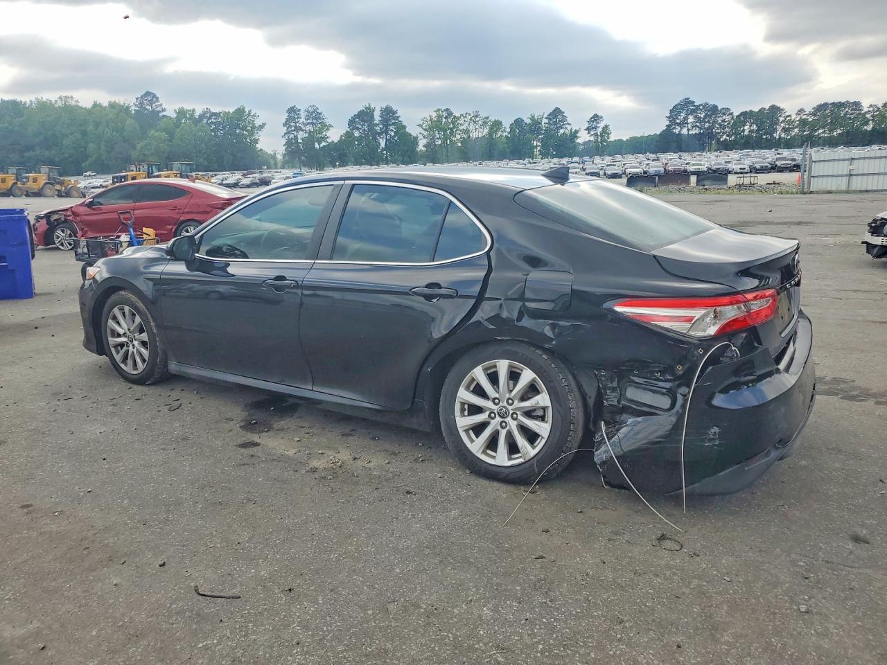 2019 TOYOTA CAMRY LE — снимка 2