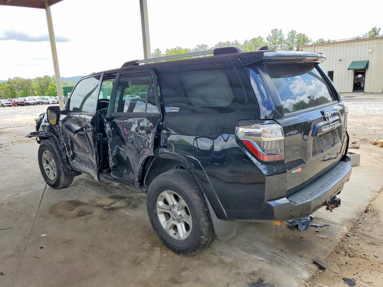 2023 TOYOTA 4RUNNER SR5 — снимка 2