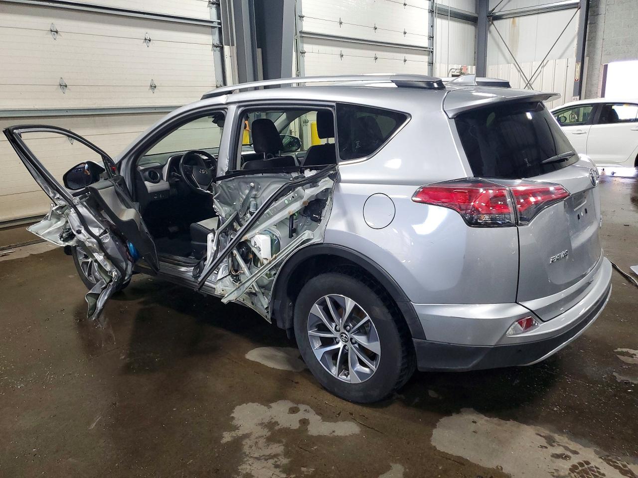 2017 TOYOTA RAV4 HYBRID XLE — снимка 2