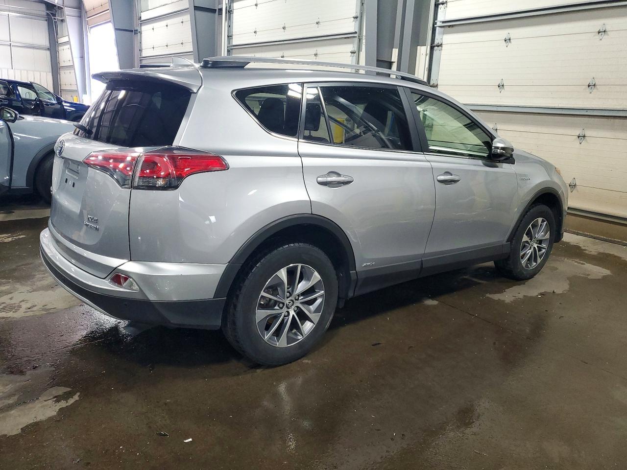 2017 TOYOTA RAV4 HYBRID XLE — снимка 3
