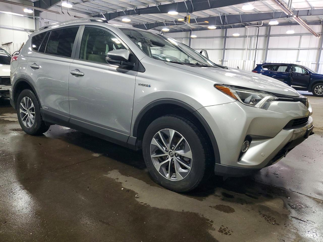 2017 TOYOTA RAV4 HYBRID XLE — снимка 4