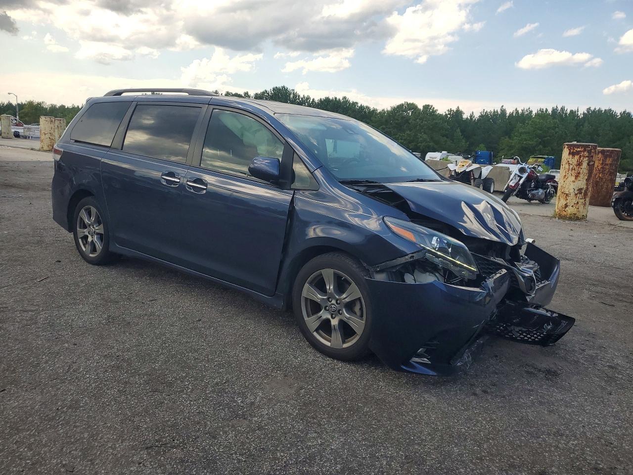 2018 TOYOTA SIENNA SE PREMIUM 8-PASSENGER — снимка 4