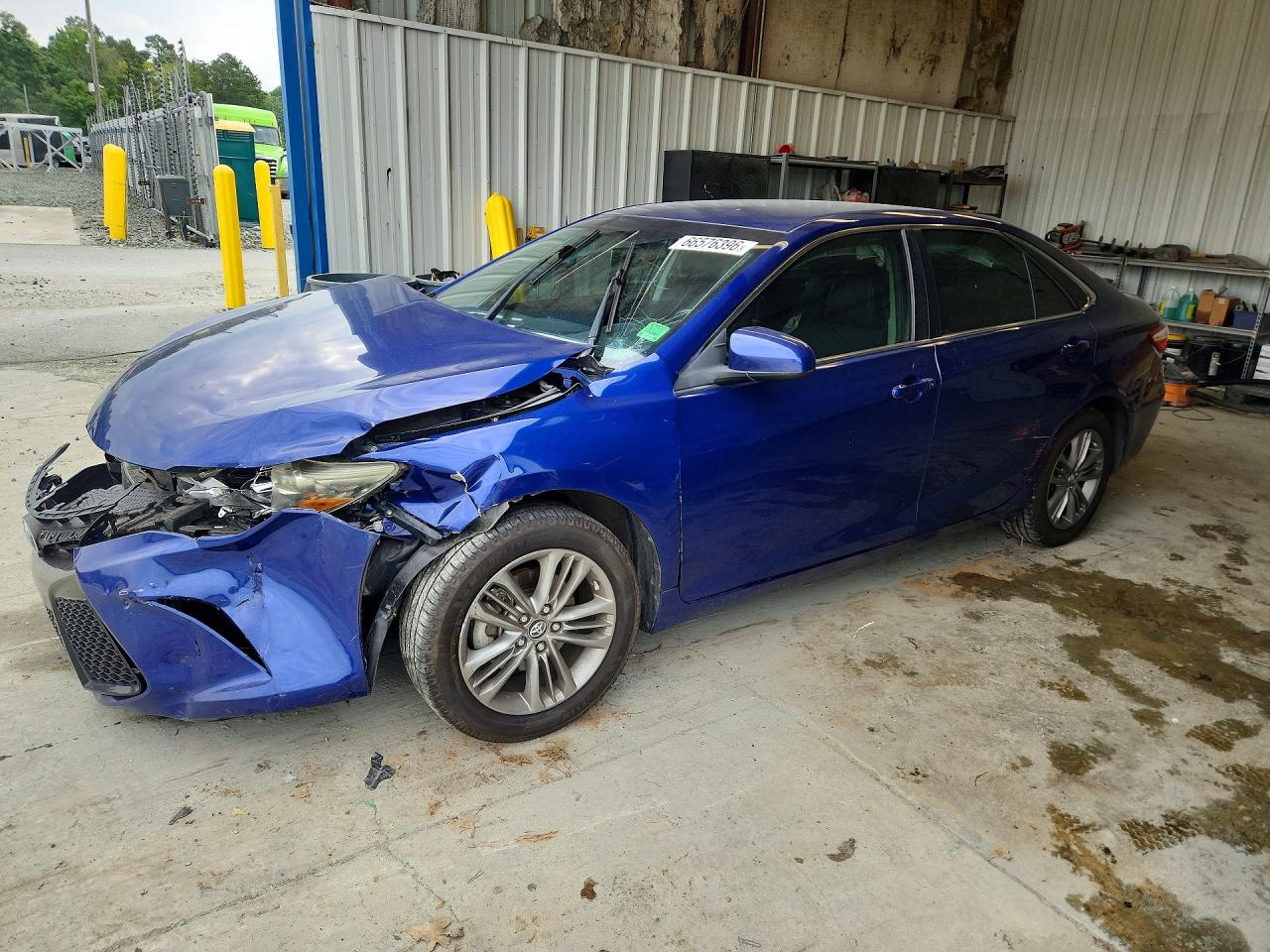 2016 TOYOTA CAMRY SE