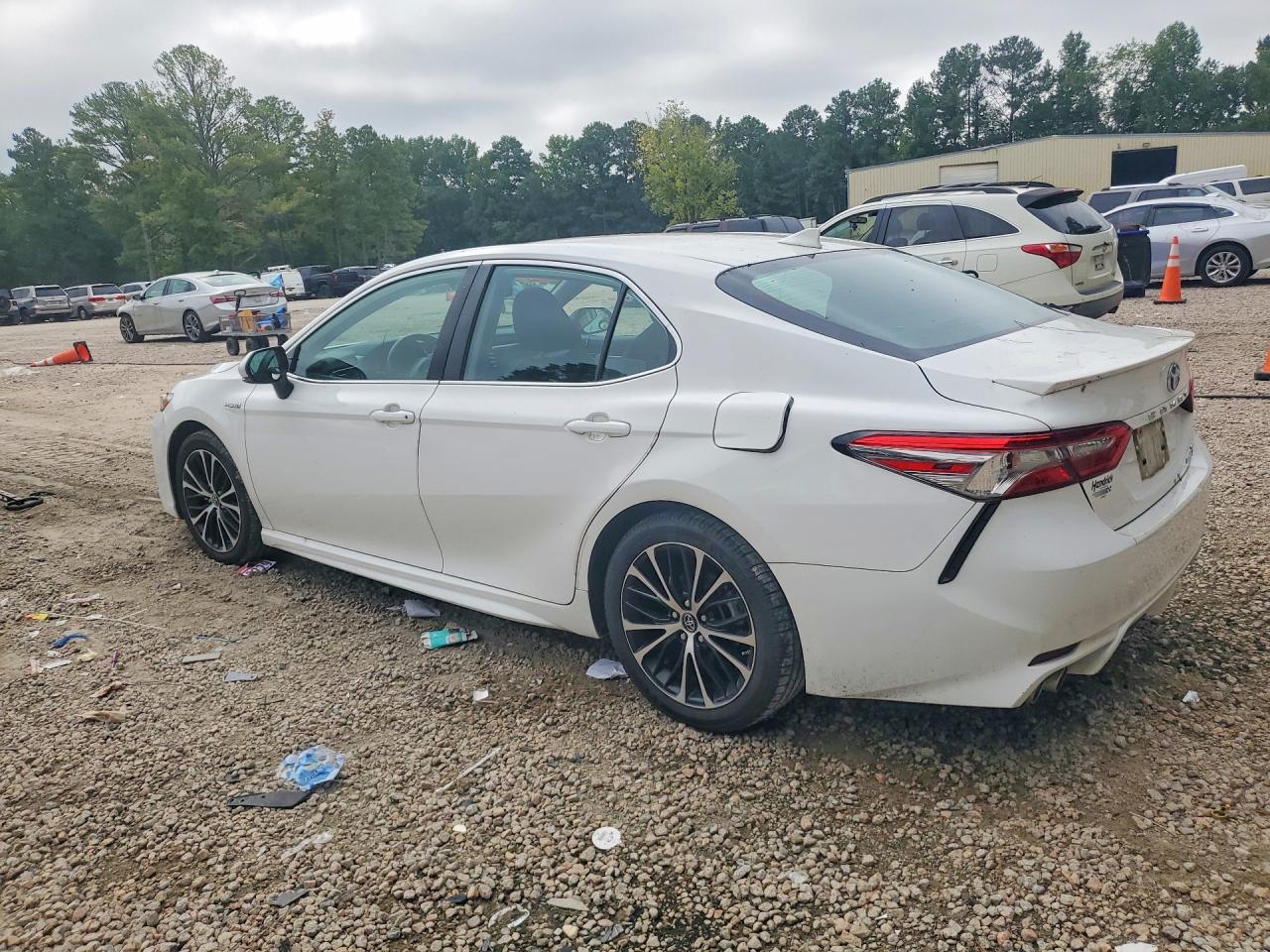2019 TOYOTA CAMRY HYBRID SE — снимка 2