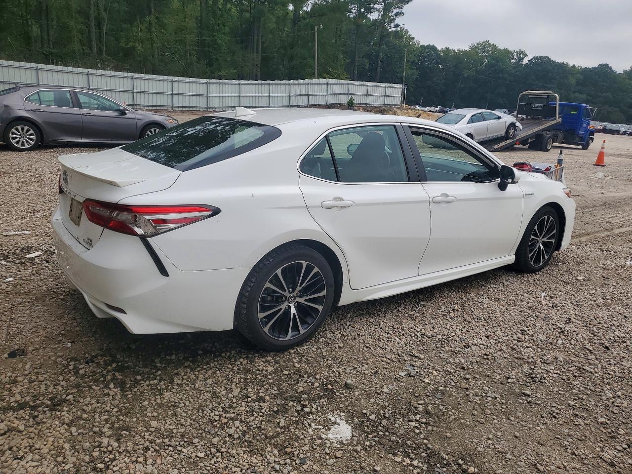 2019 TOYOTA CAMRY HYBRID SE — снимка 3