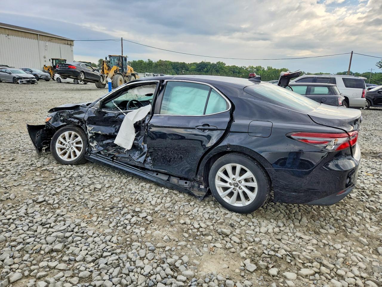 2022 TOYOTA CAMRY LE — снимка 2