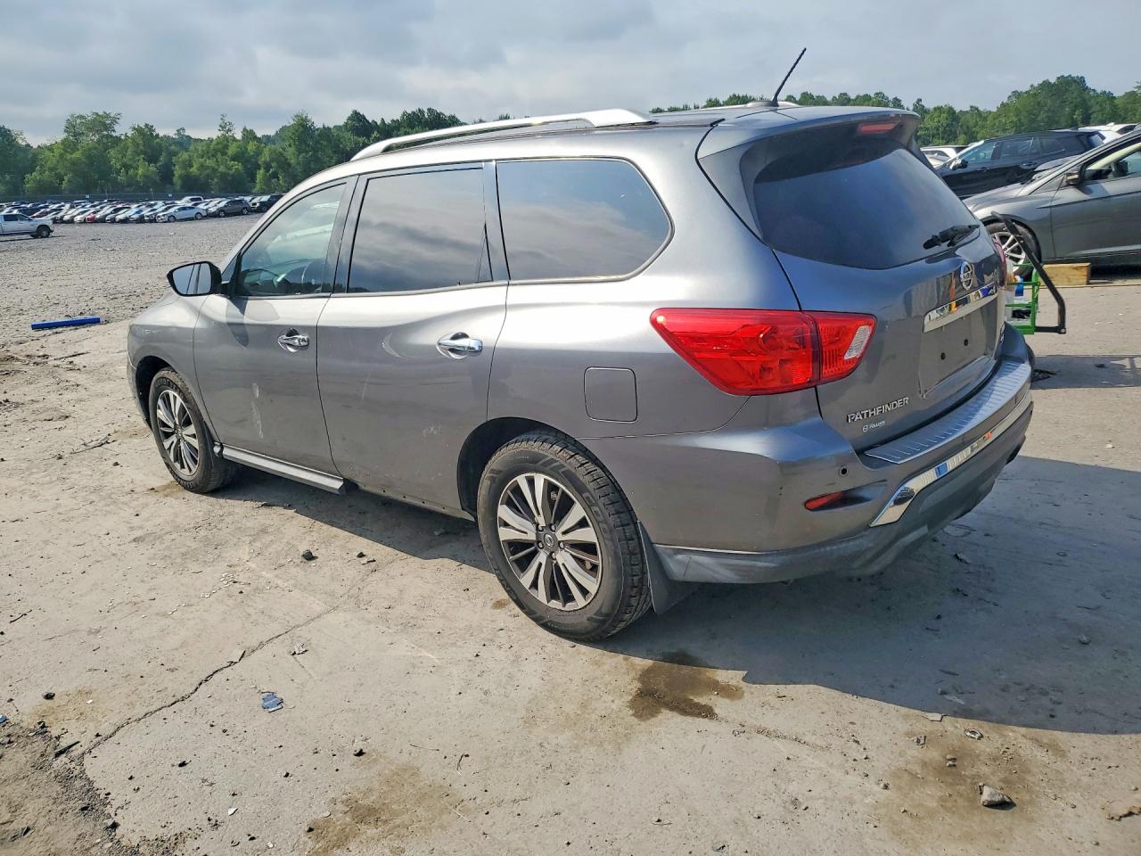 2017 NISSAN PATHFINDER SV — снимка 2