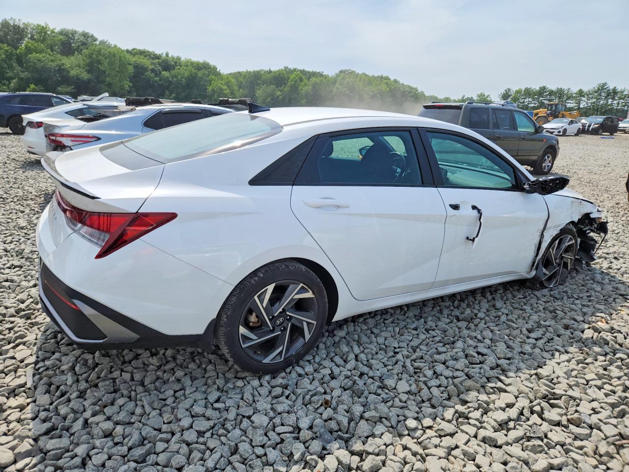 2025 HYUNDAI ELANTRA SEL SPORT — снимка 3