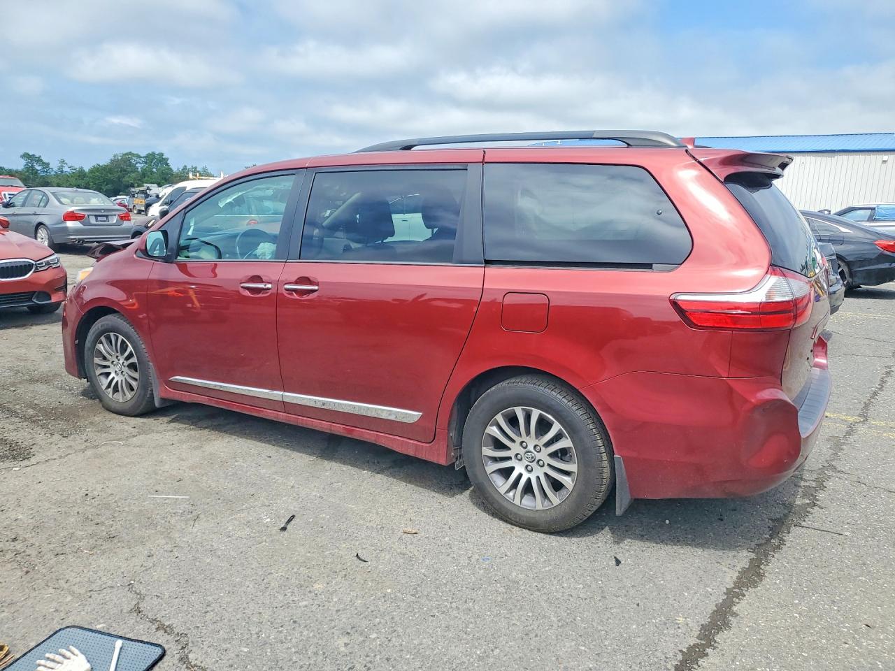 2018 TOYOTA SIENNA XLE 8-PASSENGER — снимка 2