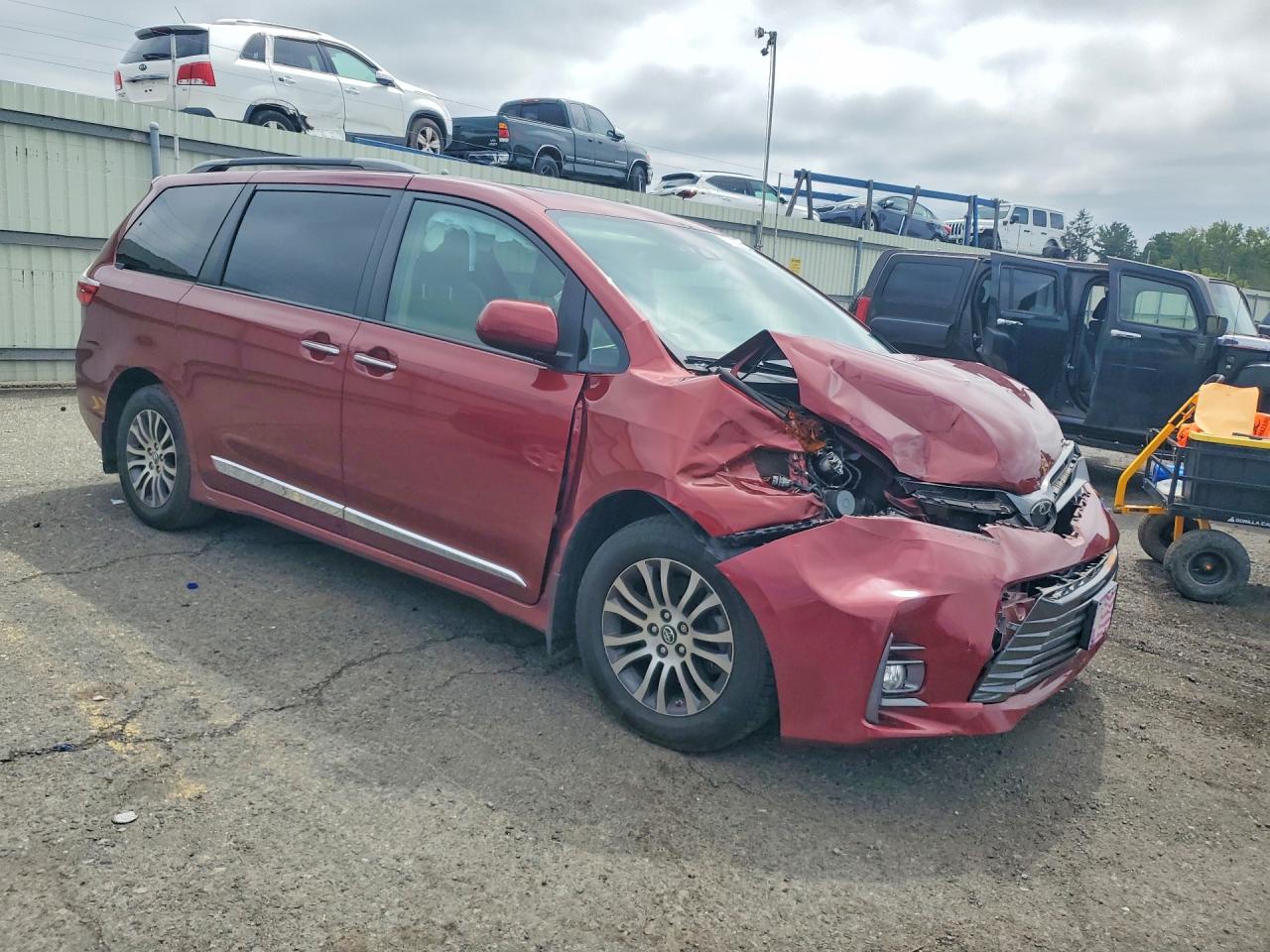 2018 TOYOTA SIENNA XLE 8-PASSENGER — снимка 4