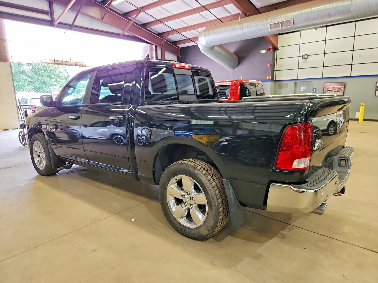 2017 RAM 1500 SLT — снимка 2
