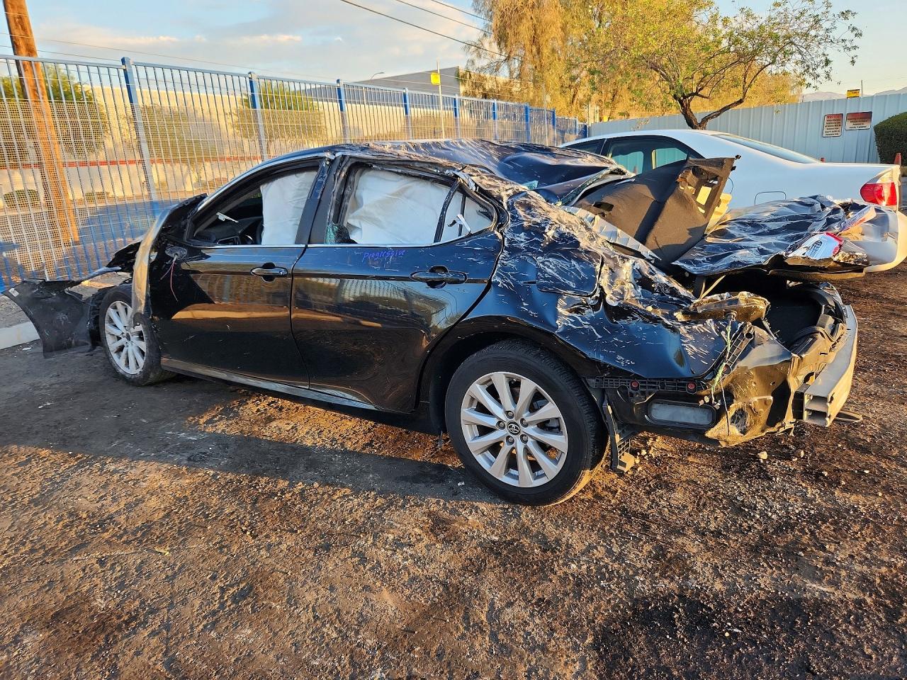 2018 TOYOTA CAMRY LE — снимка 2